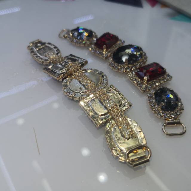 Factory direct sales of shoe buckles, crystal glass, diamond welded edge, diamond-encrusted jewelry accessories, and clothing accessories Specification image