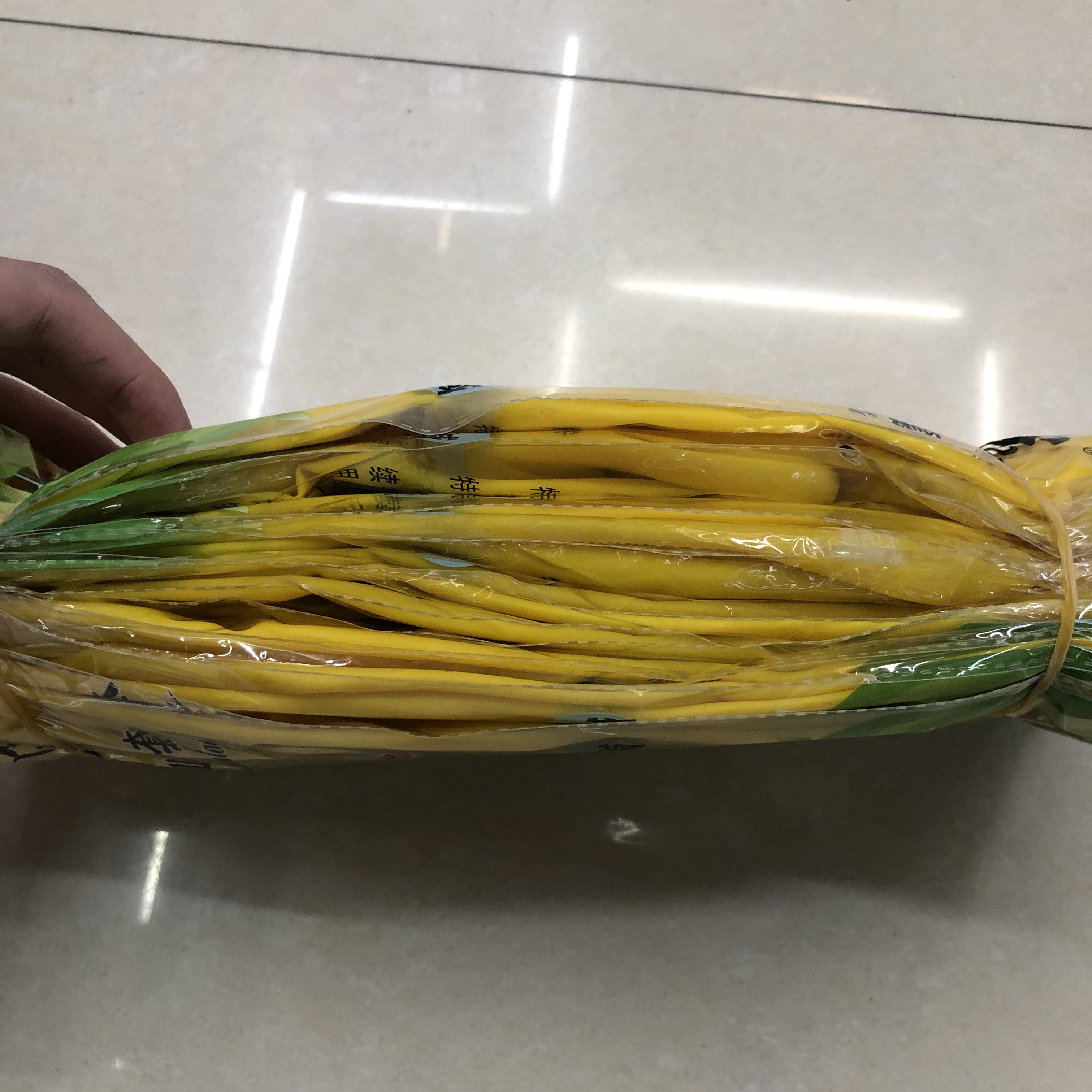 Rubber rubber gloves, thickened rubber gloves, household chores, kitchen waterproof, dishwashing, plastic skin cleaning details Picture