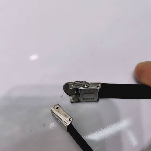 Factory direct sales of stainless steel bracelets with circular rings, medium and low grades, leather wrist bracelets for men and women details Picture