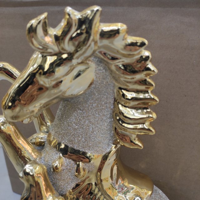 Golden sequined horse decorative ornaments, handicrafts, home and hotel lobby decorations 1 Specification image