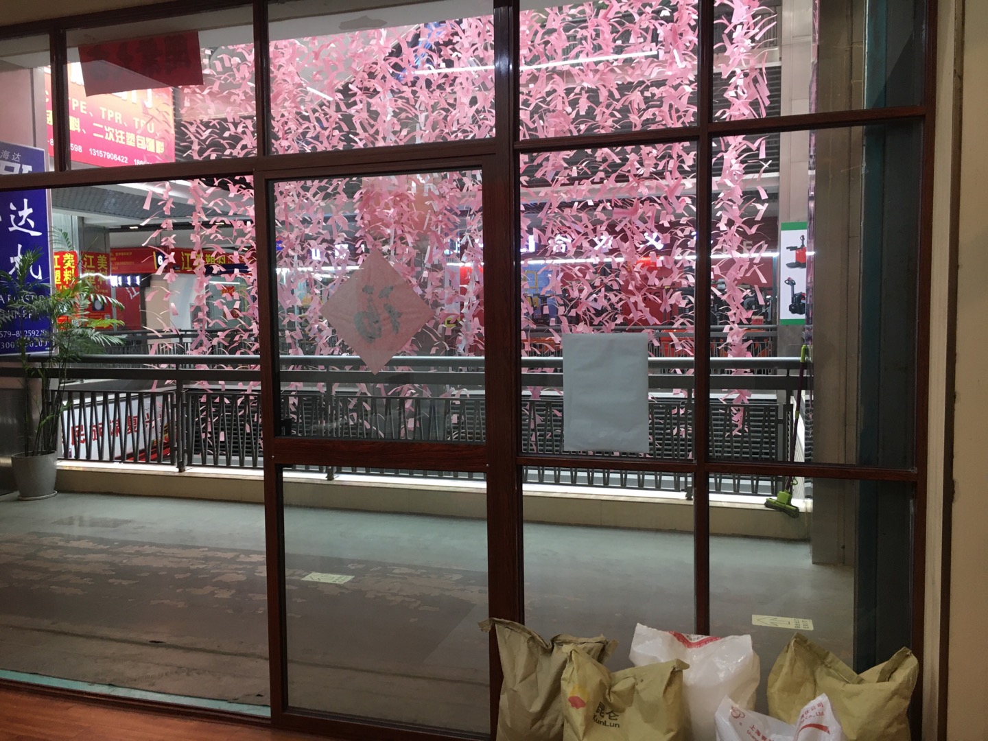 Four-way plastic describe pic - 1