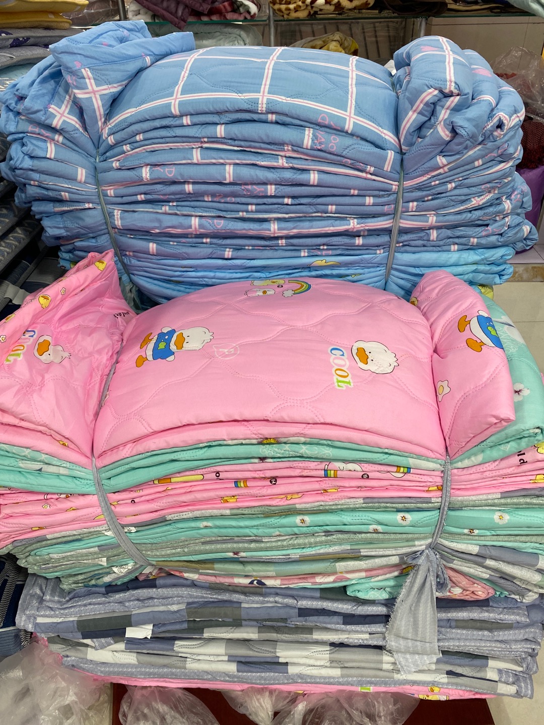 He SAN Na super soft and comfortable air-conditioned quilt suitable for spring and autumn