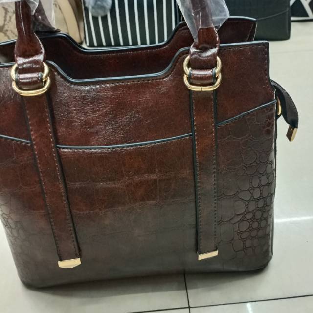 A wine red leather-textured women's handbag with a simple European and American style Specification image