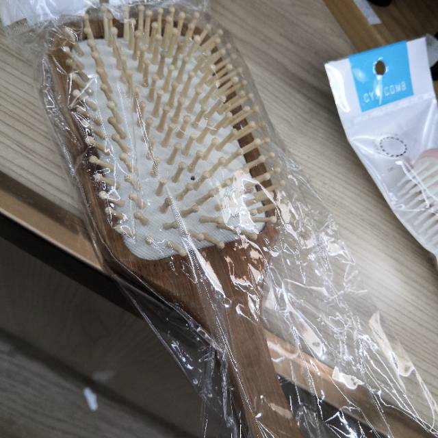 High-end combs for export, original single wood combs, massage combs, airbag combs, and hair salons
