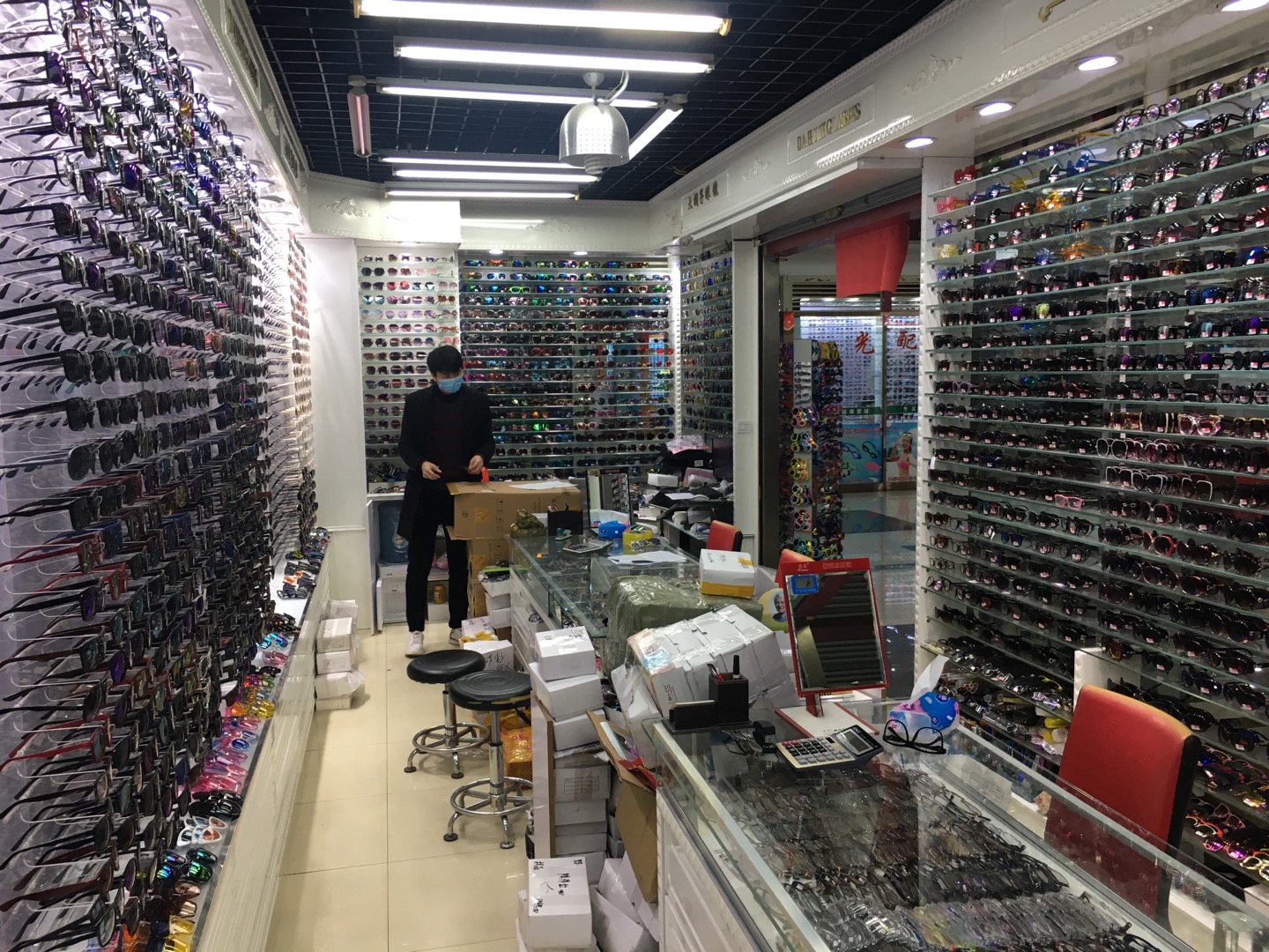 The bearded eyewear store offers sunglasses, reading glasses, optical glasses and children's glasses describe pic - 3