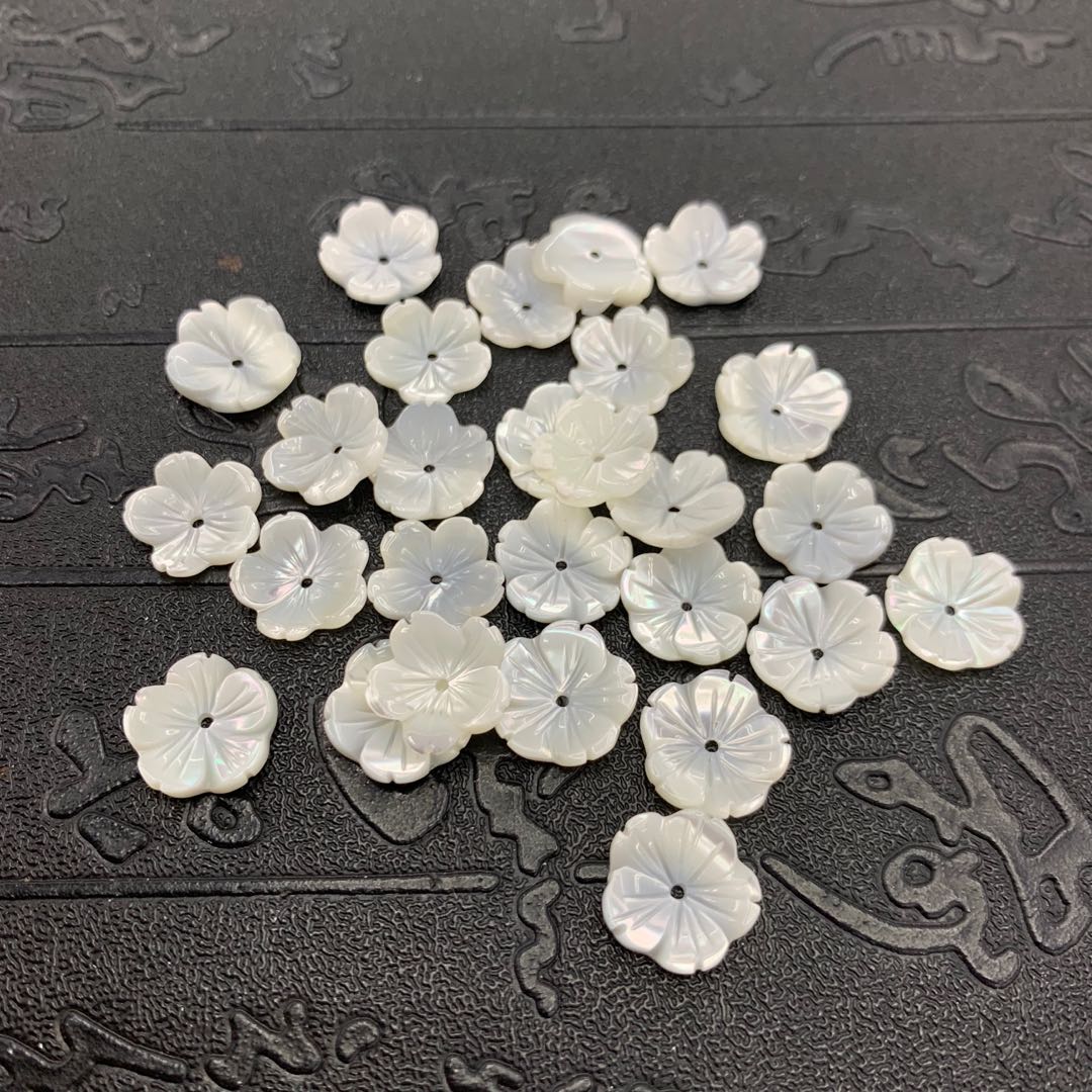 Natural seashell single-hole MOP petal diy handmade earrings accessorize with natural shell accessories thumbnail