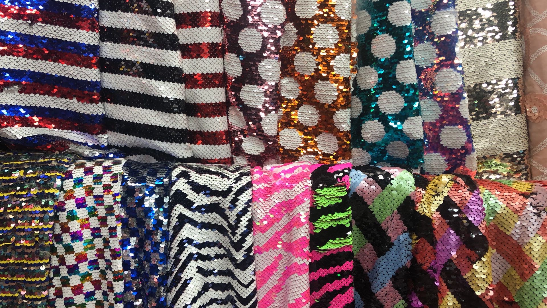 Internet Celebrity Graffiti Double-Sided Reversible Sequin Background Cloth 5Mm Magic Fish Scale Tiktok Writing Drawing Sequin Wall details Picture
