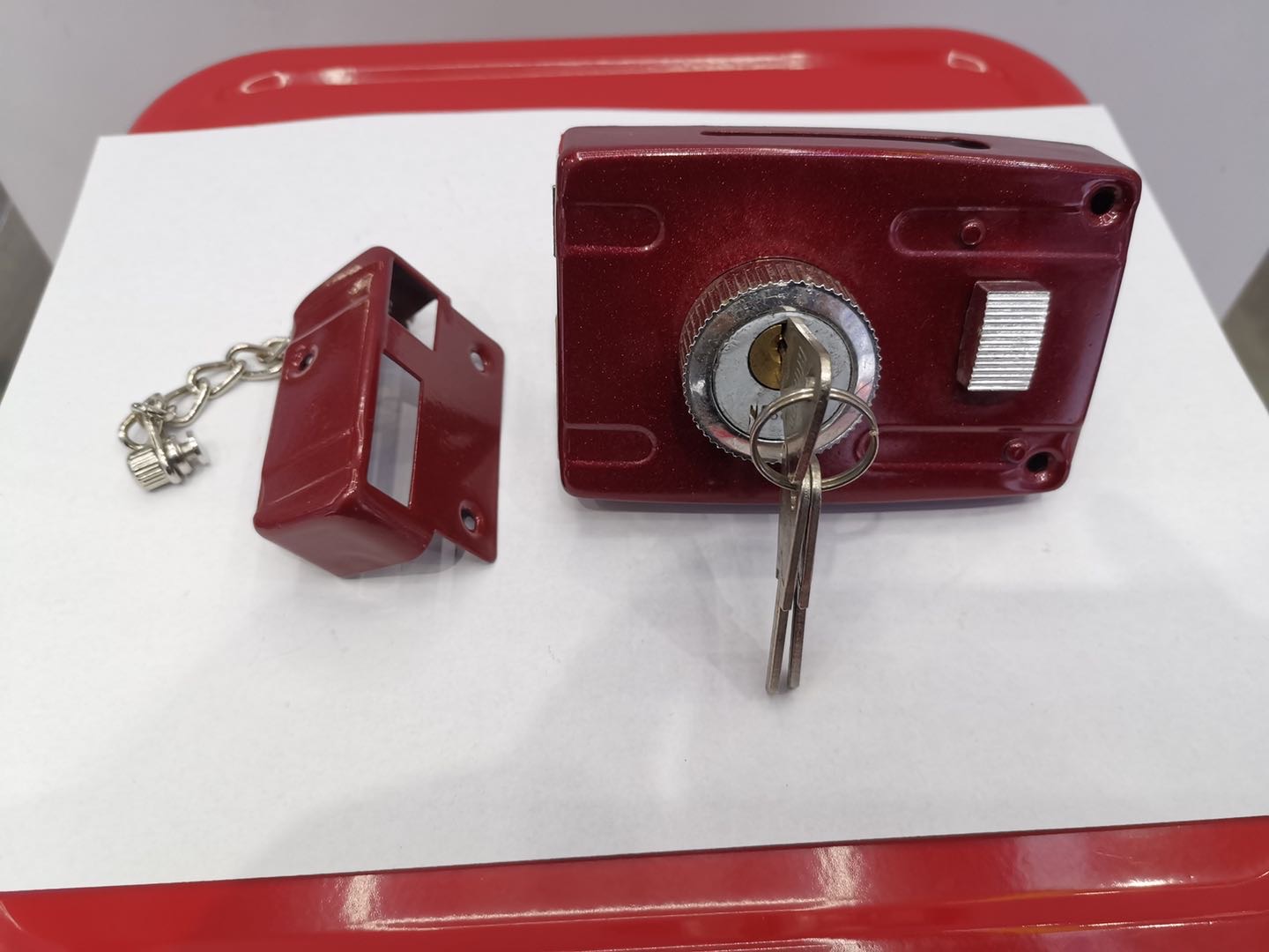 101 Door lock, red lock body with chain, lock accessories for export Specification image