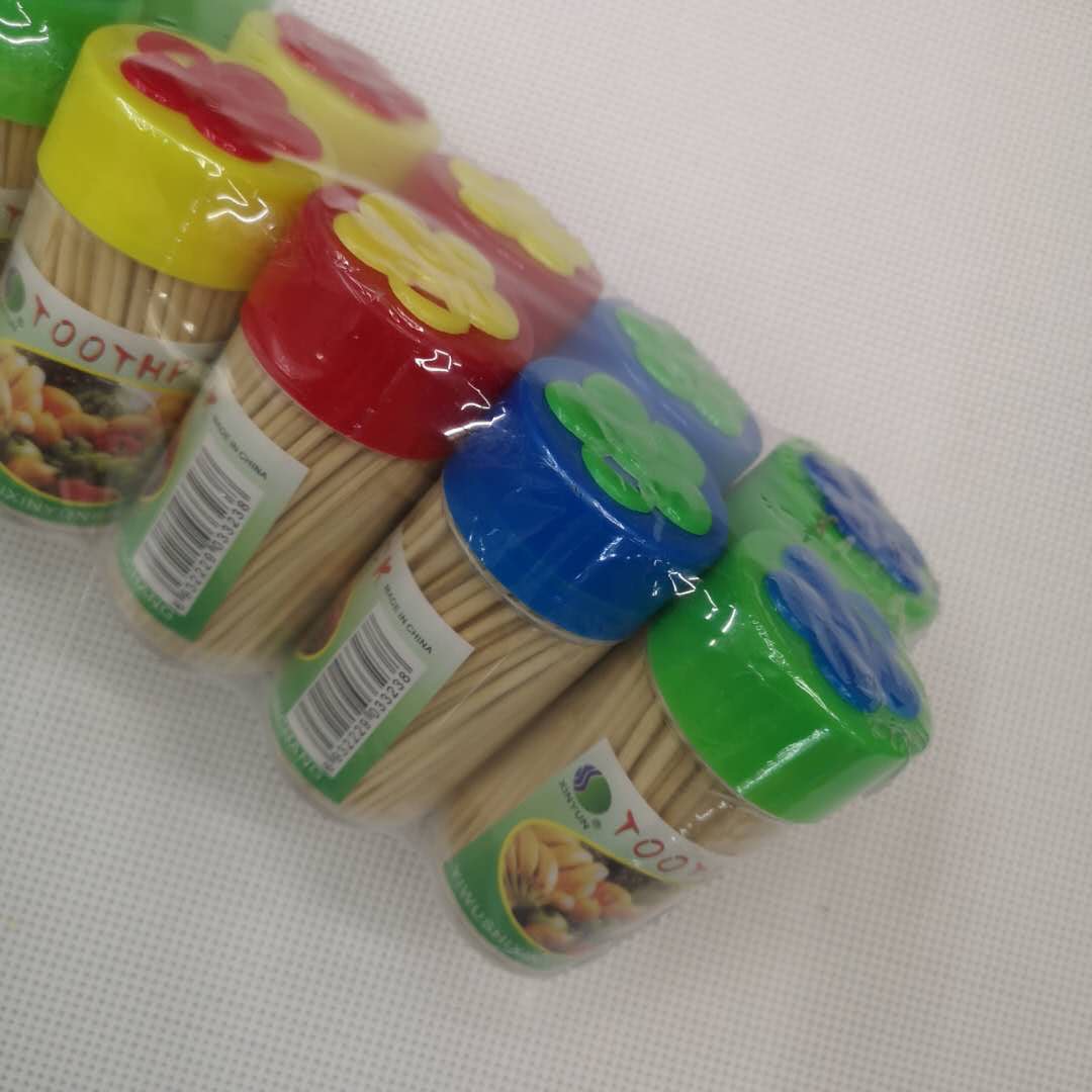 Portable plastic bottle household natural bamboo toothpicks in bamboo toothpick box details Picture