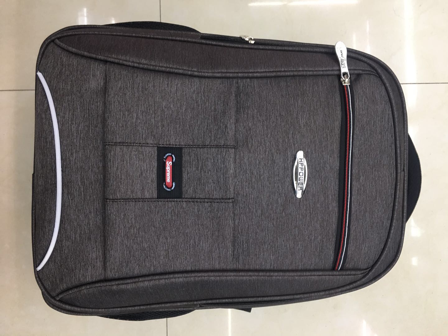 潮流双肩包设计跳跃防水