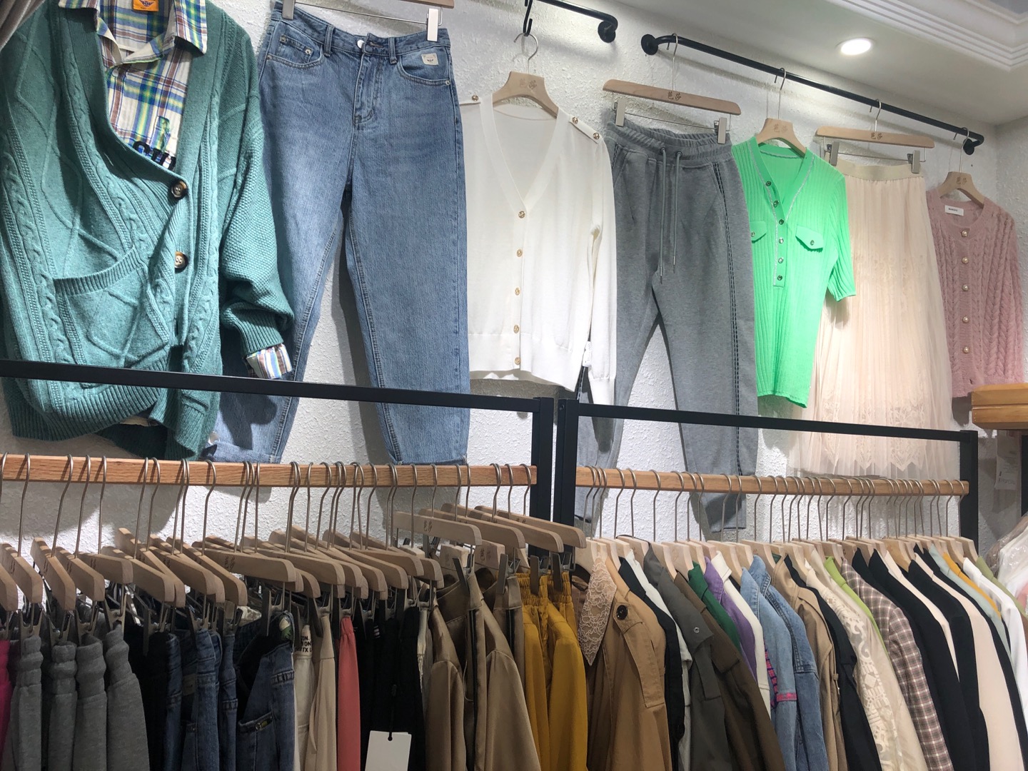 Bazaar Famous Store describe pic - 1