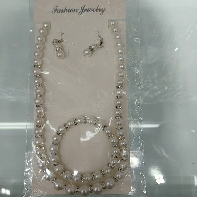 Three-piece set of jewelry, earrings, bracelet, necklace, trendy imitation pearl jewelry set, internet-famous pearl jewelry