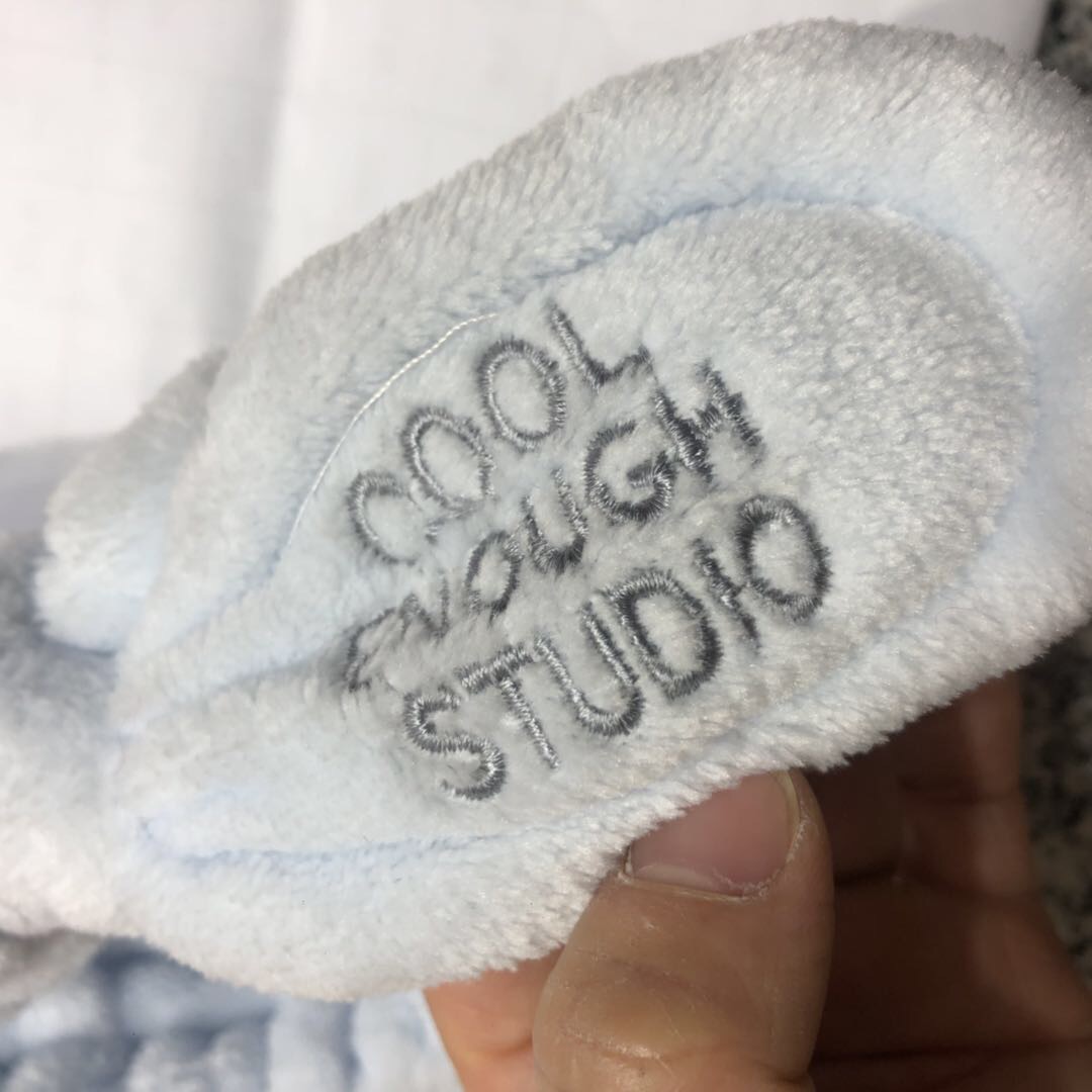 Korean facial cleanser influencers, women apply facial masks, hair bands, headwear, hair ties, head covers, simple hair clips and cute headscarves details Picture