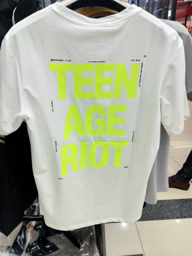 The new summer short-sleeved T-shirt is a trendy and casual base layer details Picture