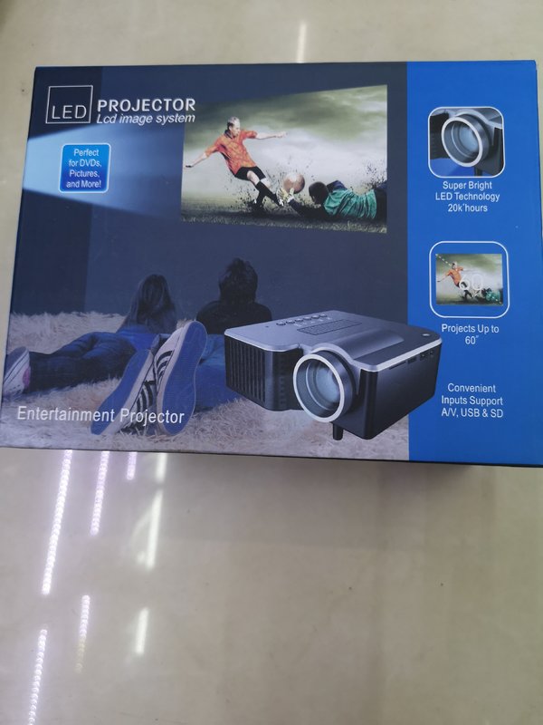 The projector has a clear effect and is suitable for both office and home use details Picture