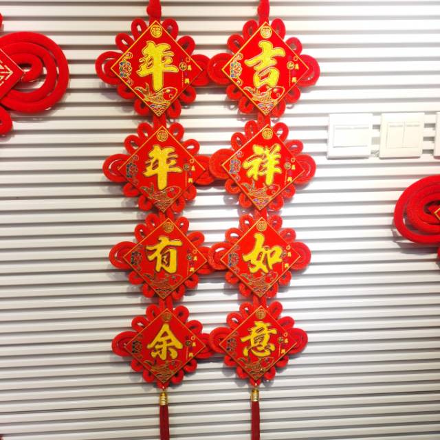 A pair of 12-centimeter couplets is festive