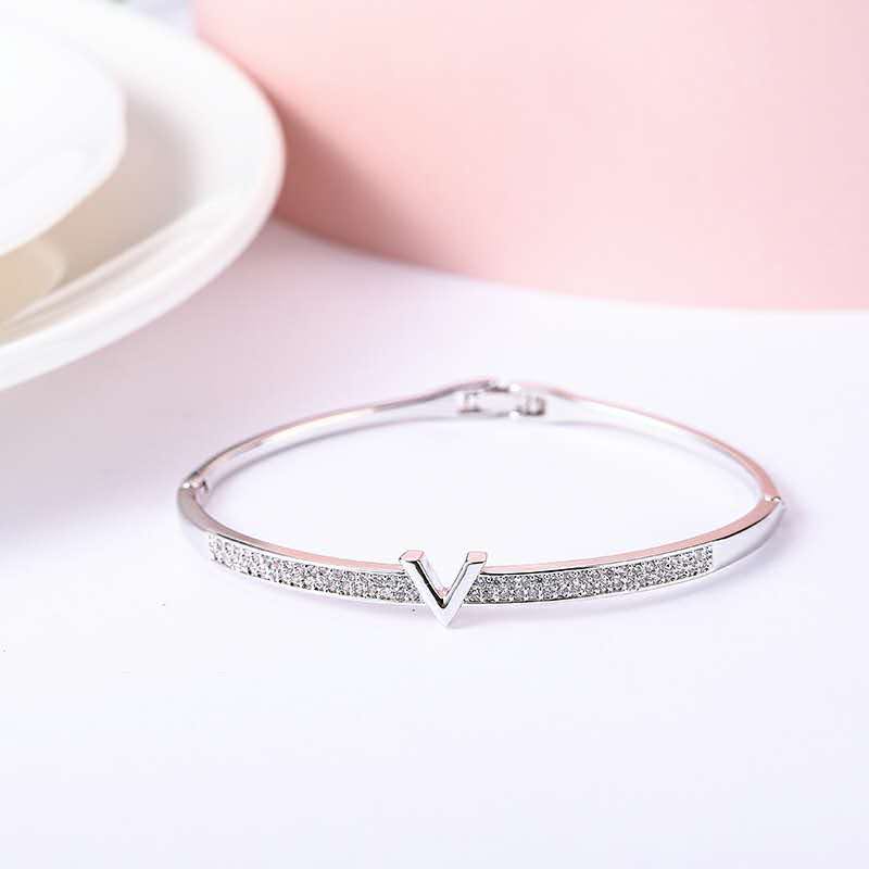 Elegant and refined, slightly inlaid zircon bracelet, simple and fashionable, whitening bracelet Specification image