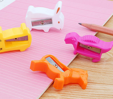 Creative student pencil sharpeners, children's pencil sharpeners, cartoon pencil sharpeners, small pencil sharpeners, learning prizes details Picture