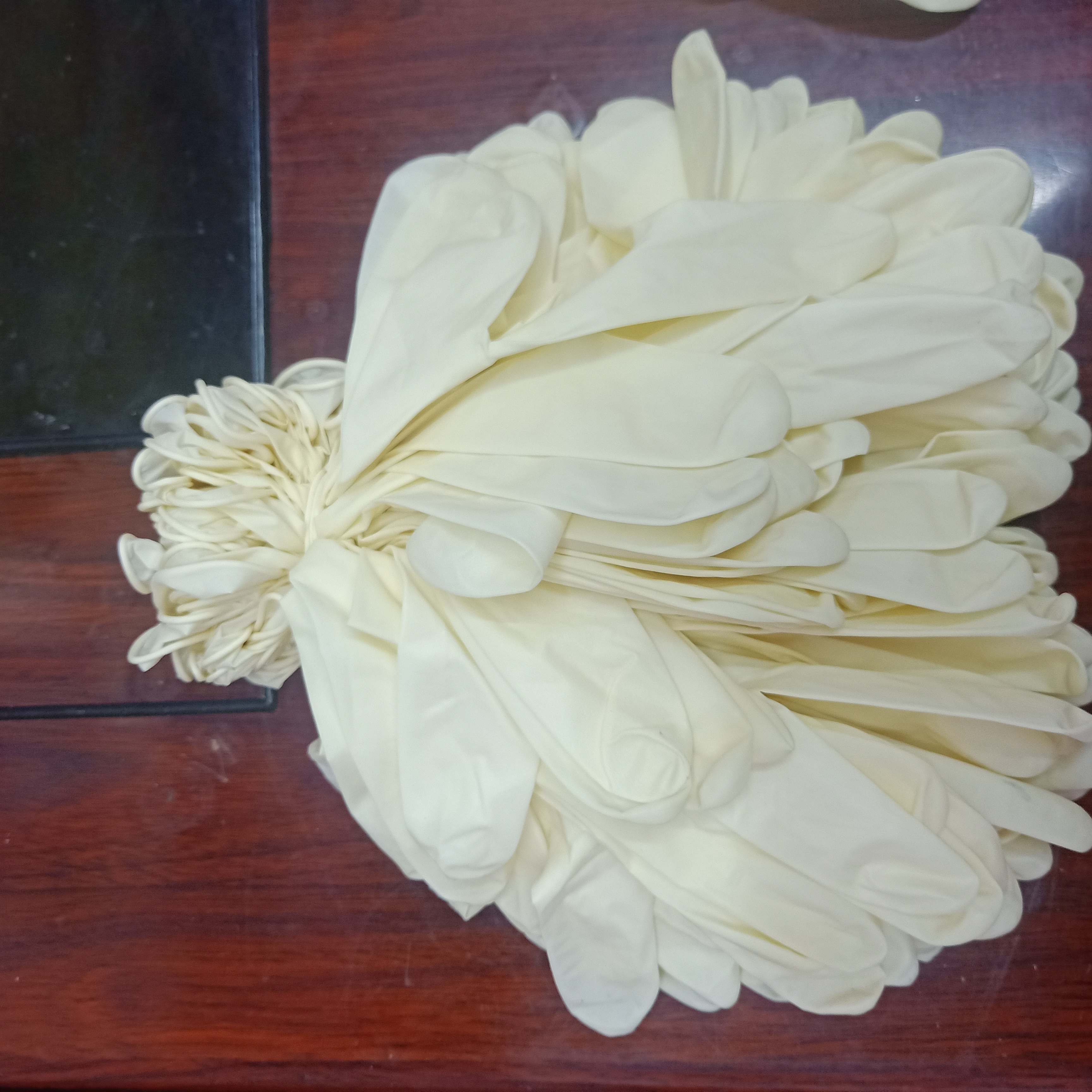 Food, catering, household chores, thickened labor protection 100 pairs of insulating protective rubber latex nitrile gloves Specification image