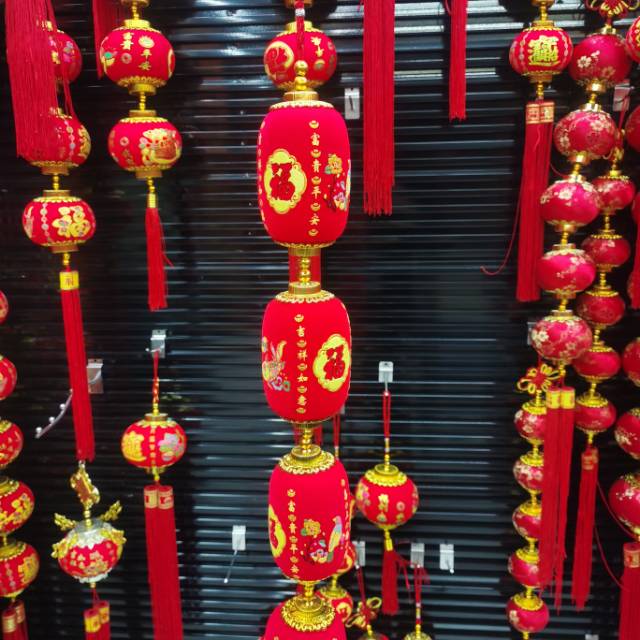Medium-sized winter melon red lantern, velvet printed foam ball tassels, festive wedding and festival supplies for moving into a new home