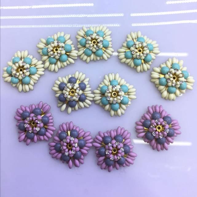 Factory direct sales of oil drip six-layer simulated small flower diy mid-hole sewing accessories and clothing 22 accessories