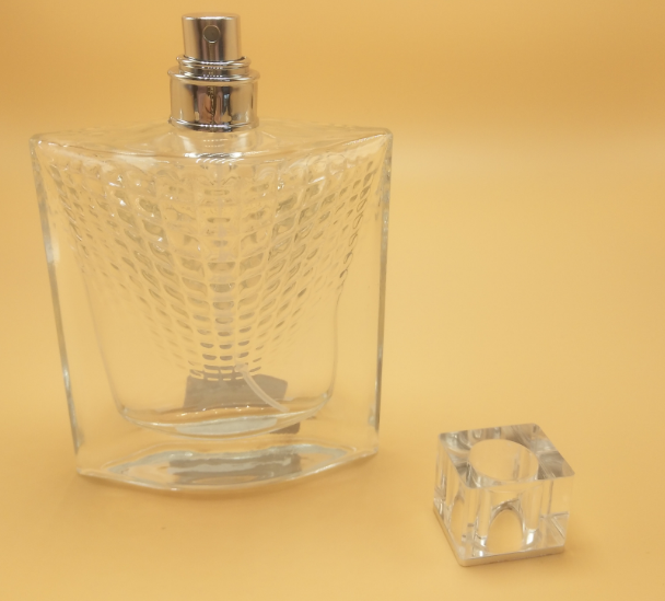 High-end transparent irregularly patterned spray perfume dispensed bottles details Picture