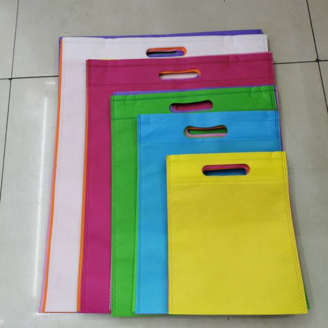 Non-woven fabric is available in multiple specifications and colors, including flat bags, shopping bags, handbags and storage bags