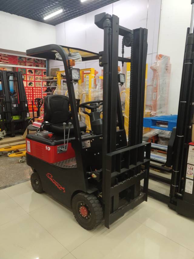 山东中叉CPD10蓄电池叉车 载重量1000kg