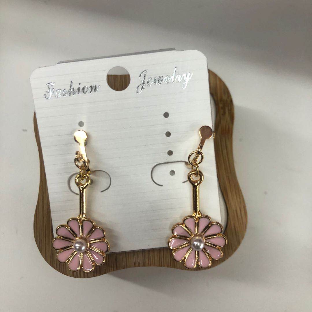 A fresh and cute candy-colored long tassel earring from Dongdaemun, South Korea details Picture