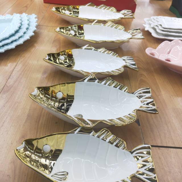 厂家直销鱼形5件套镶金边盘产品图