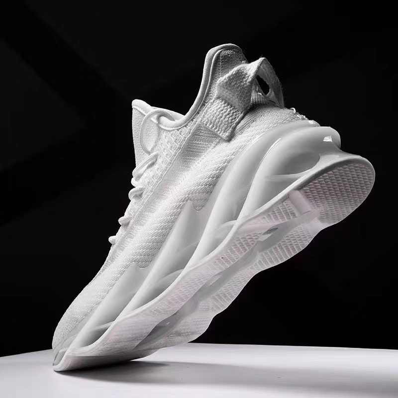 外贸批发男士透气时尚简约镂空鞋底飞织运动鞋一脚蹬