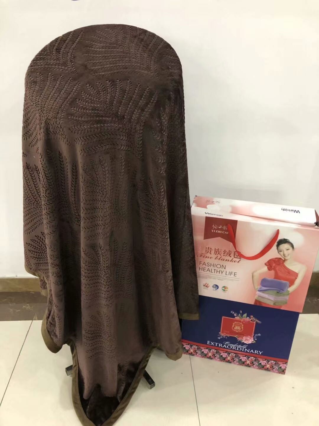 "Maranhua Blooms Simple Style soft and comfortable premium blanket - Maple Leaf Print. details Picture