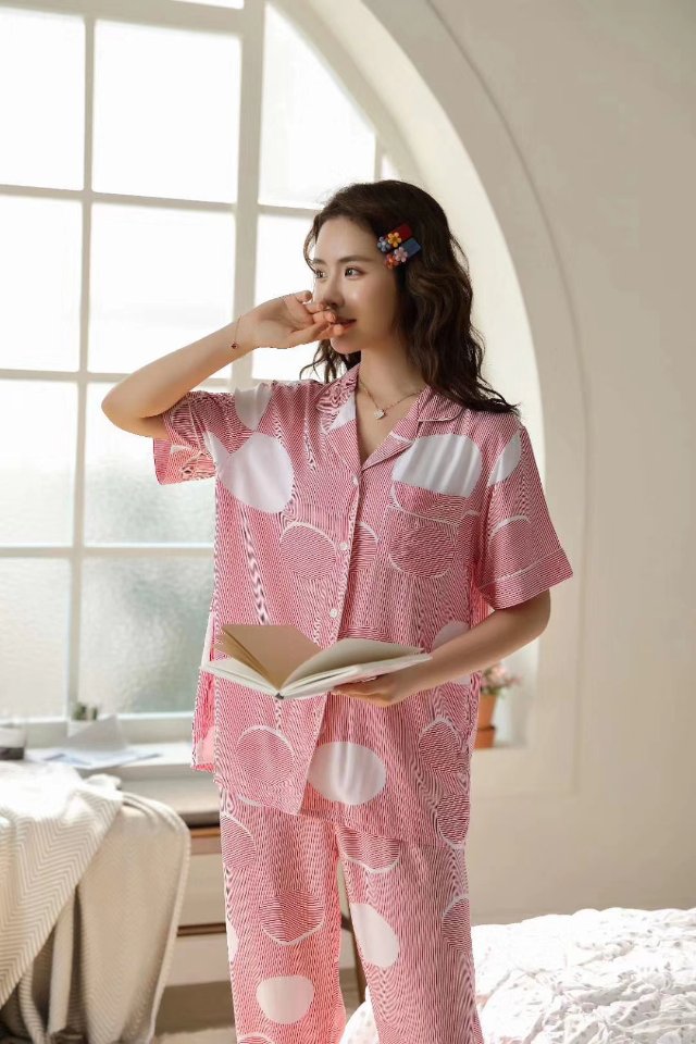 A thin, form-fitting, base layer, thermal underwear and fleece fashion set for long Johns and long pants details Picture