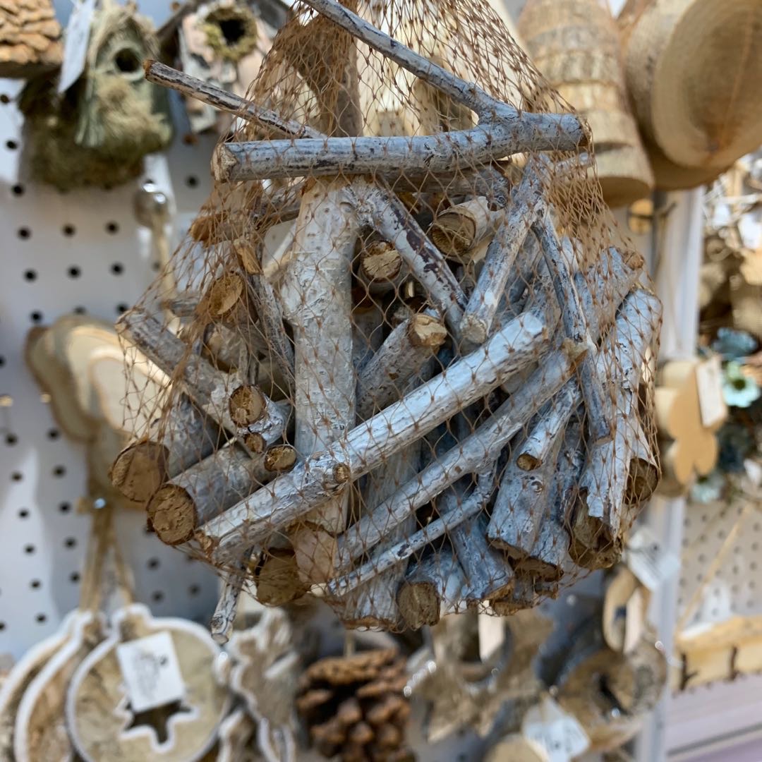 diy wooden accessories, handcrafted accessories, original natural wood branches details Picture