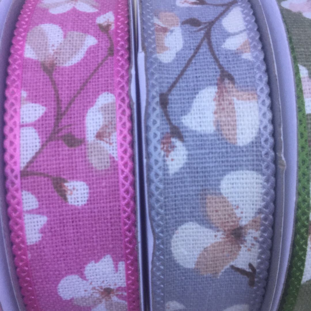 Colorful flower factory direct sales and wholesale of mesh webbing gift boxes and webbing decorations Specification image