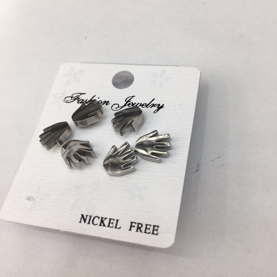 简约时尚朋克风手掌形百搭款铜镀银成人耳钉产品图