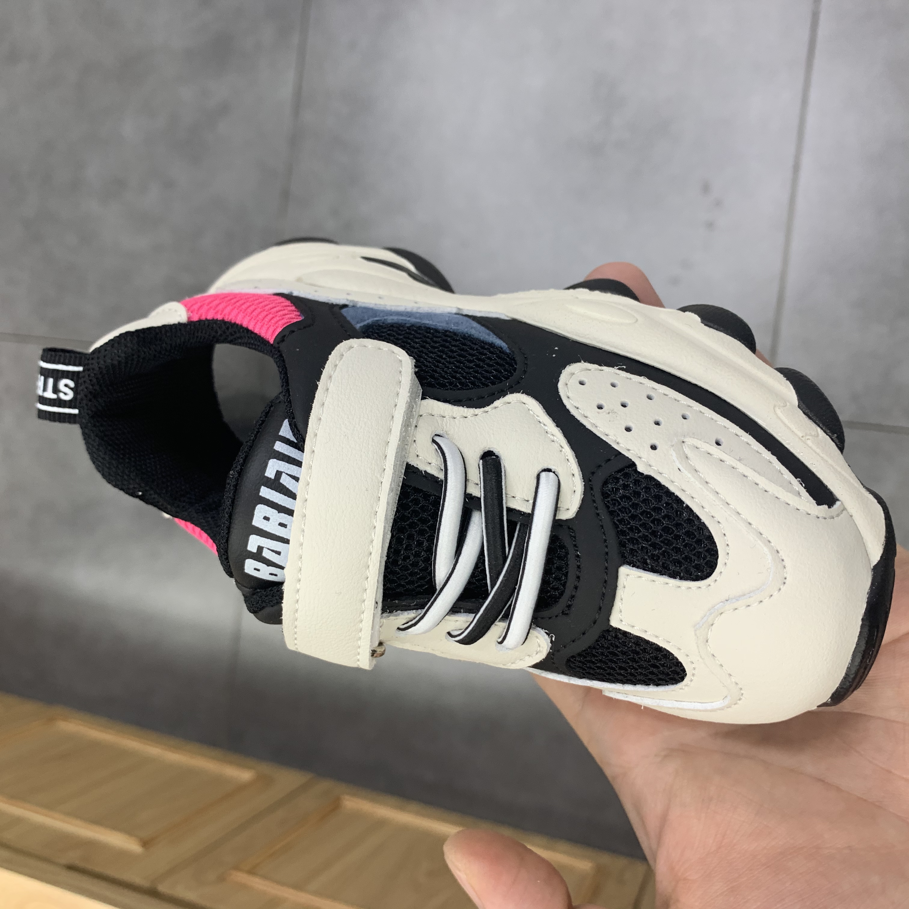 2020春款儿童网面透气运动鞋产品图