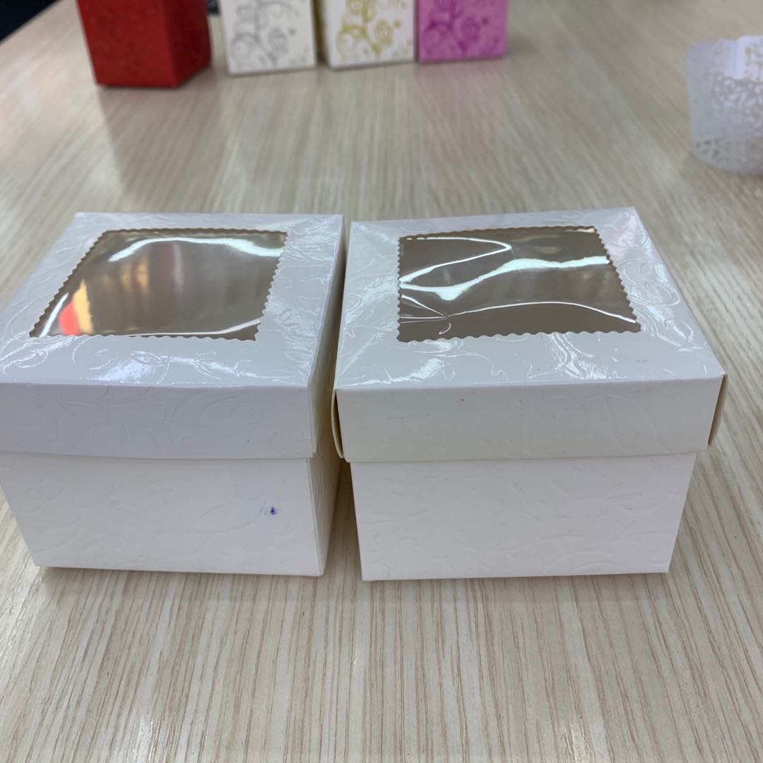 白色透明包装盒方形盒子