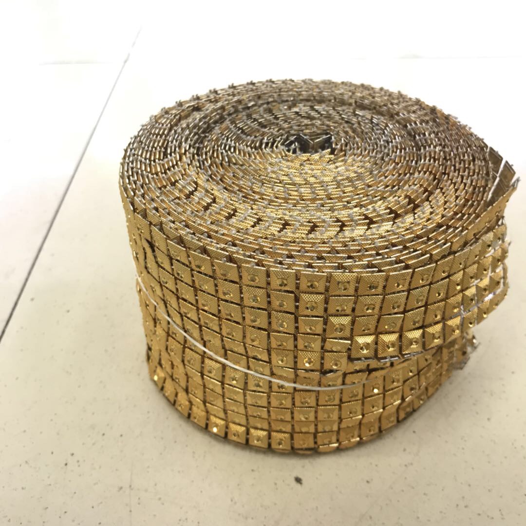 The golden sequined rhinestone combination of clothing accessories is in stock for a royal and luxurious style