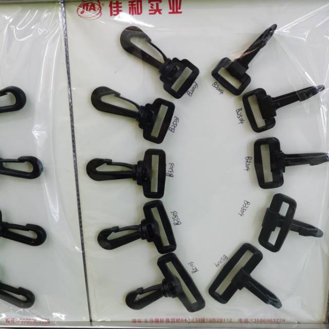 Accessories for outdoor backpacks are connected to bags with buckles plastic iron hooks and rotating dog hooks thumbnail