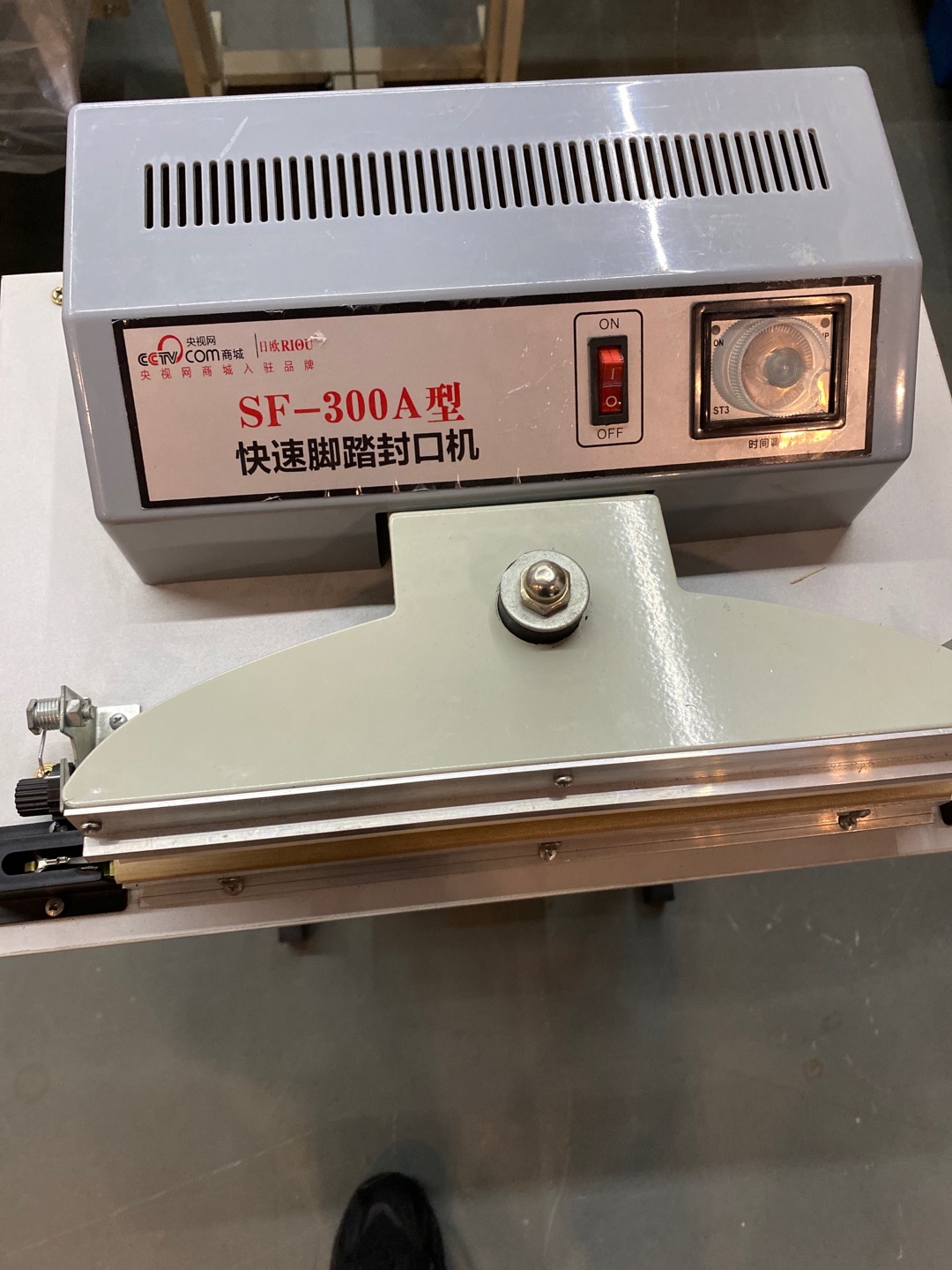 日欧  SF-300A型  快速脚踏封口机产品图