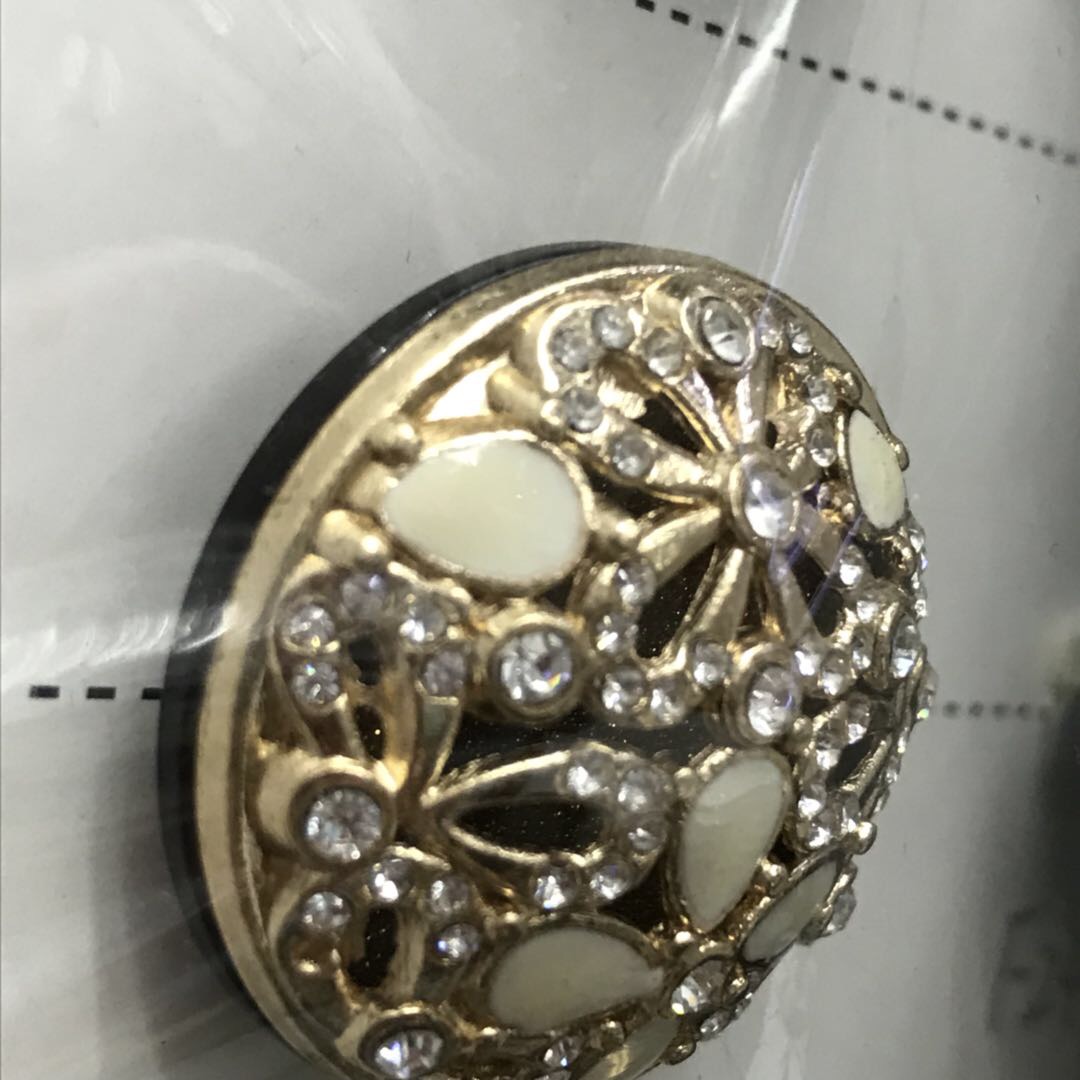 Round Gold Alloy Hollow Button Large Three-Dimensional With Drill Decorative Buckle Specification drawing