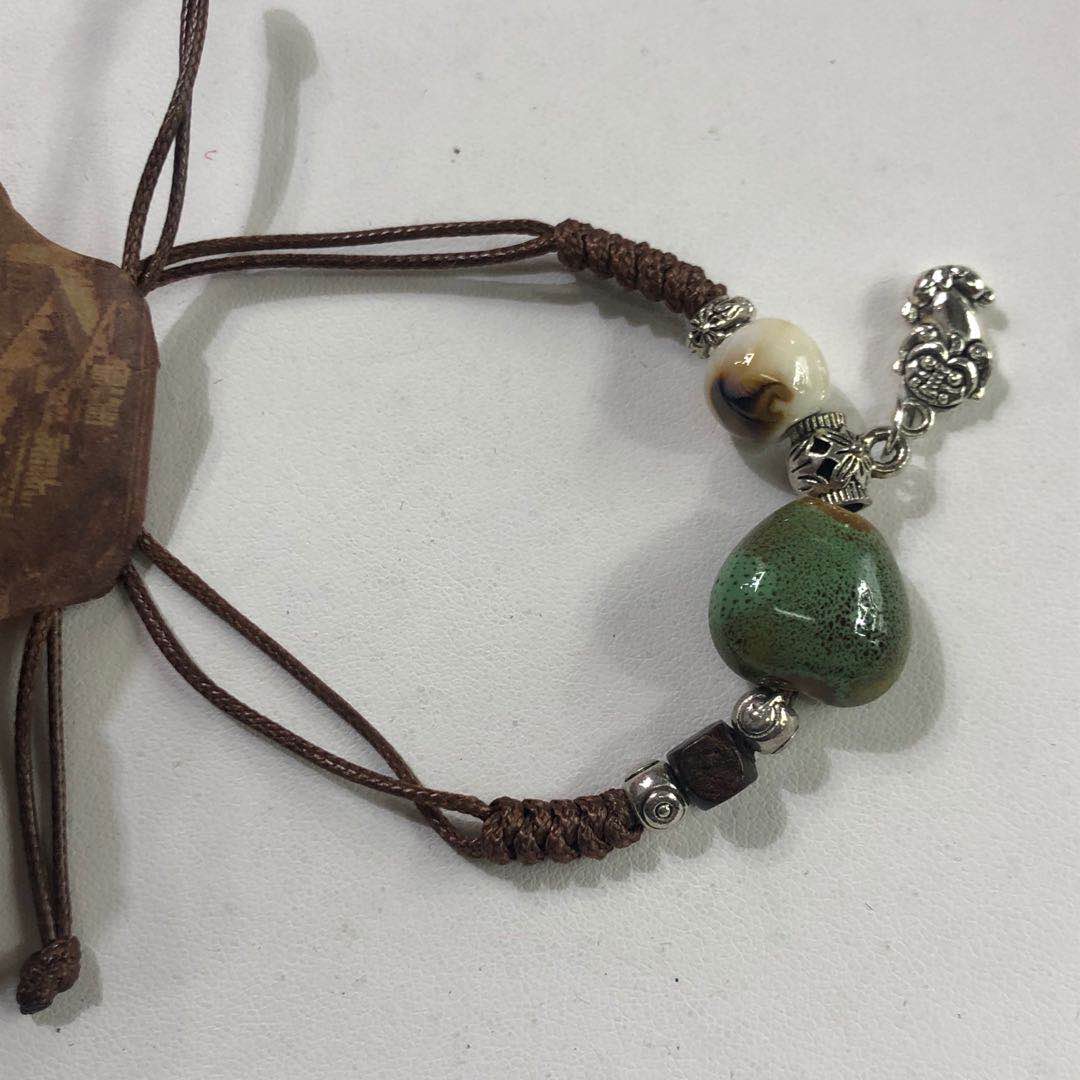 Retro, elegant, fashionable and stylish pendant bracelet, high-end, elegant and color-preserving internet-famous accessory, student gift details Picture