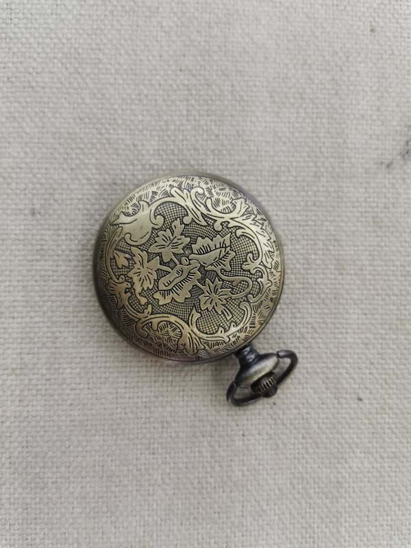 Classic retro, clear, large digital pocket watch, gear wall watch, flip cover, large dial, male student, middle-aged and elderly watch details Picture