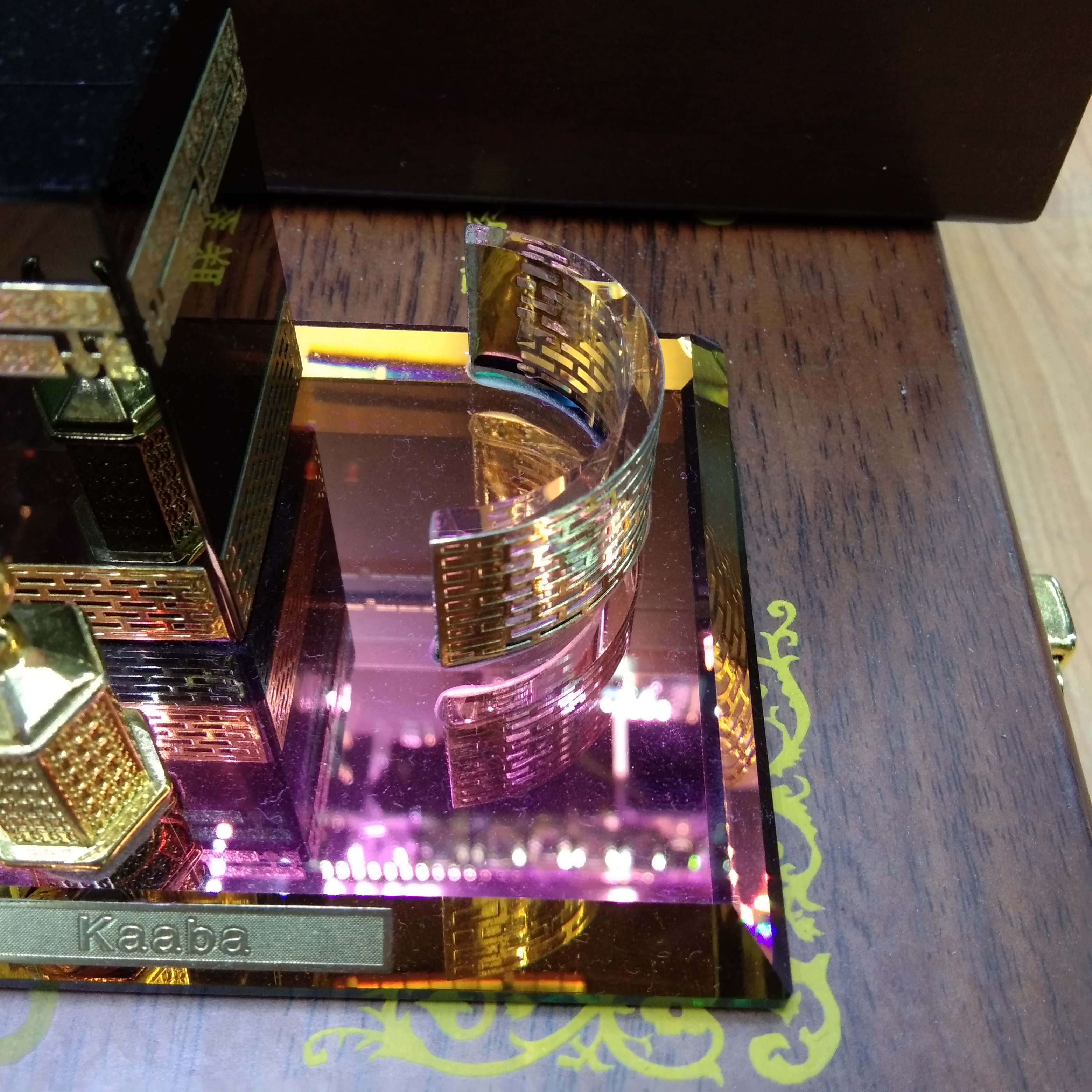 水晶工艺品彩色金字塔钟表摆件批发细节图