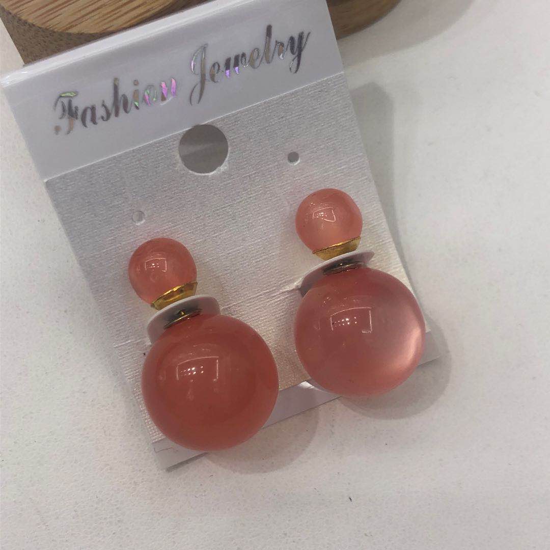 2022 Stylish and stylish round bead color ear-clipped front and back eco-friendly color cute and sweet cat eye imitation niche anti-allergy earrings