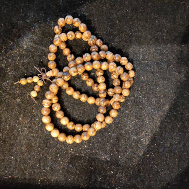 Sandalwood Buddhist prayer beads and cultural collectibles bracelet, a handcrafted accessory Specification image