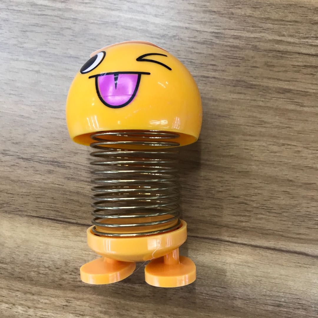 创意表情包汽车摆件摇头公仔抖音网红车载装饰弹簧搞笑车内装饰品