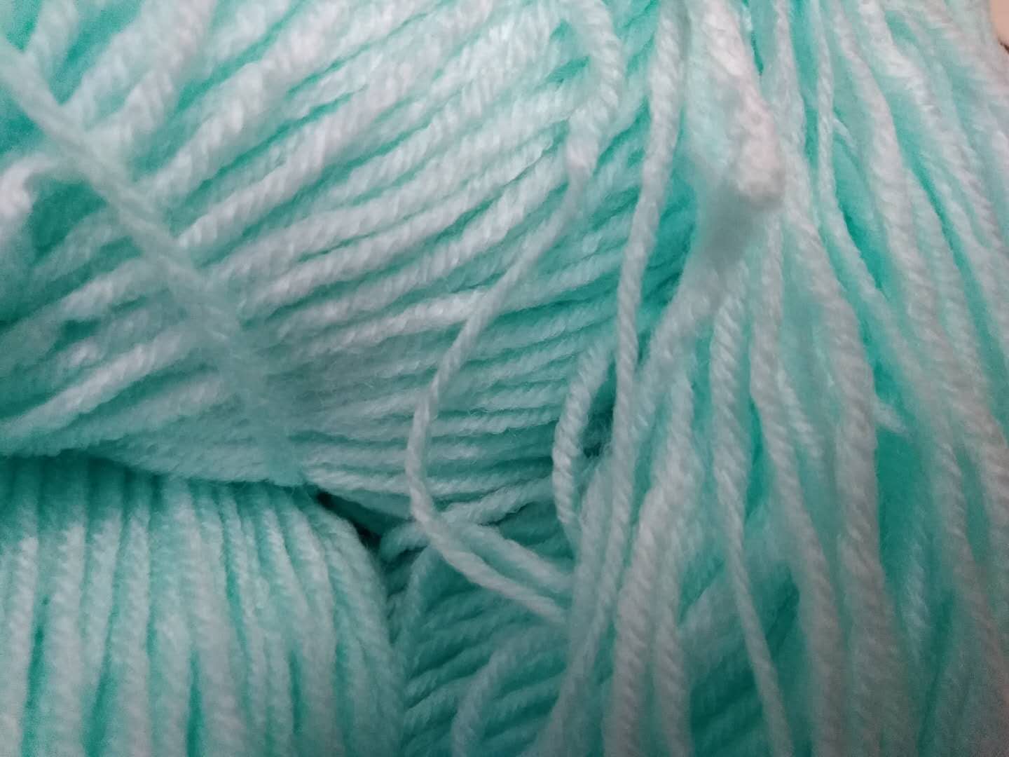 Factory direct sales of medium-thick acrylic wool thread for DIY knitting, crocheting, and cross-stitch of slippers and seat cushions