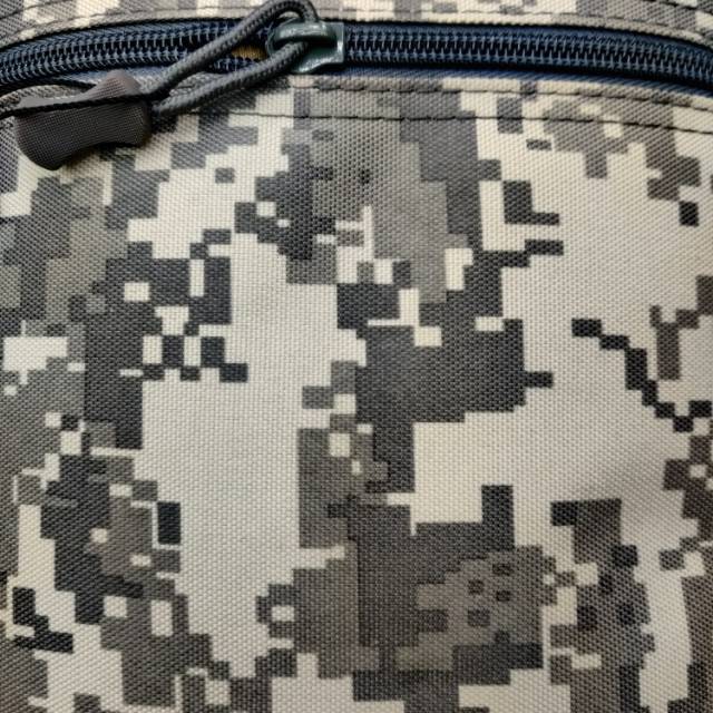 户外野外探险多功能迷彩背包细节图